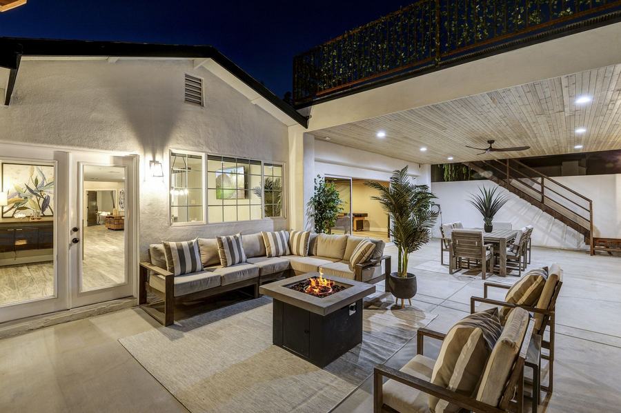 Outdoor lounge and fire pit